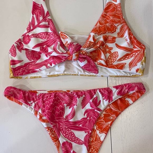 Farm Rio Tropical Woodcut bikini set in Size Medium. - Picture 9 of 14